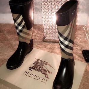 Burberry Rain boots worn twice size 40 org $350